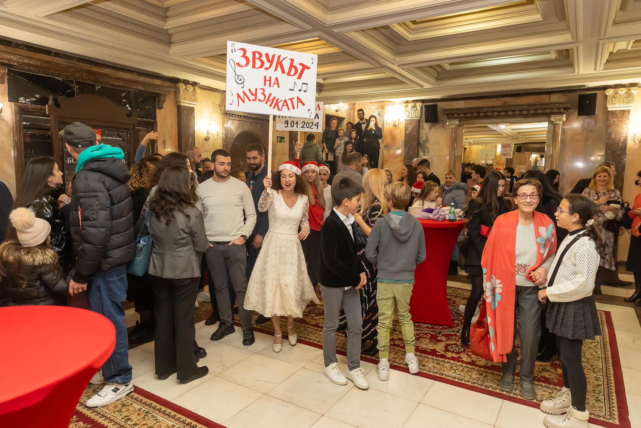 Снимка: Флашмоб на “Звукът на музиката” превзе Софийската опера