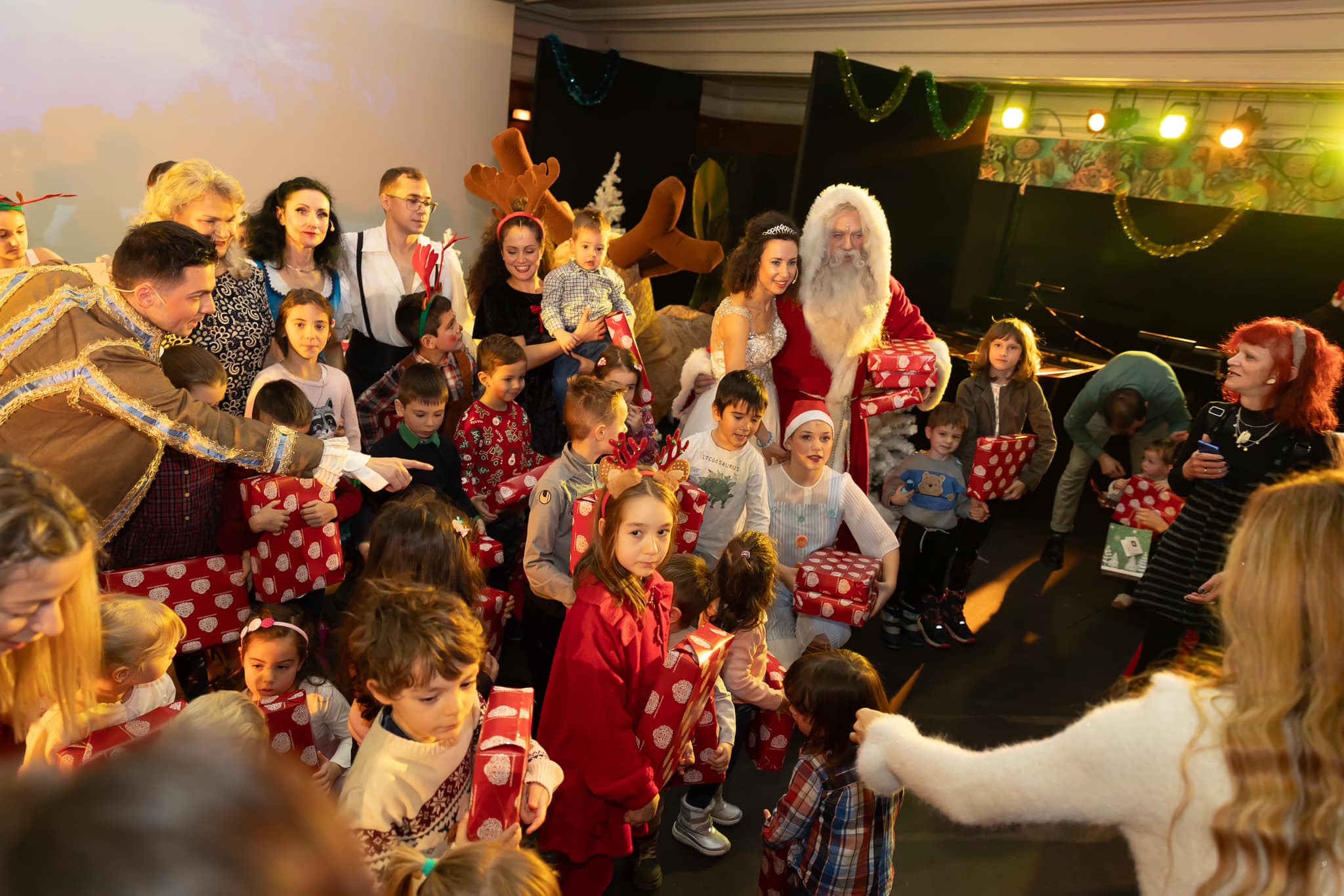 Снимка: Вълшебен празник за децата на служителите в Софийската опера се състоя дни преди Коледа! 