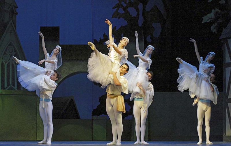 На днешния ден българският балет празнува своя рожден ден!
