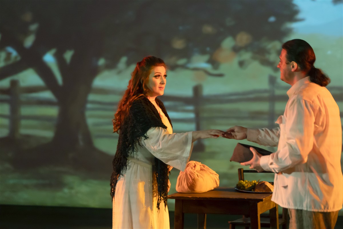 Photo: КРАДЕЦЪТ НА ПРАСКОВИ