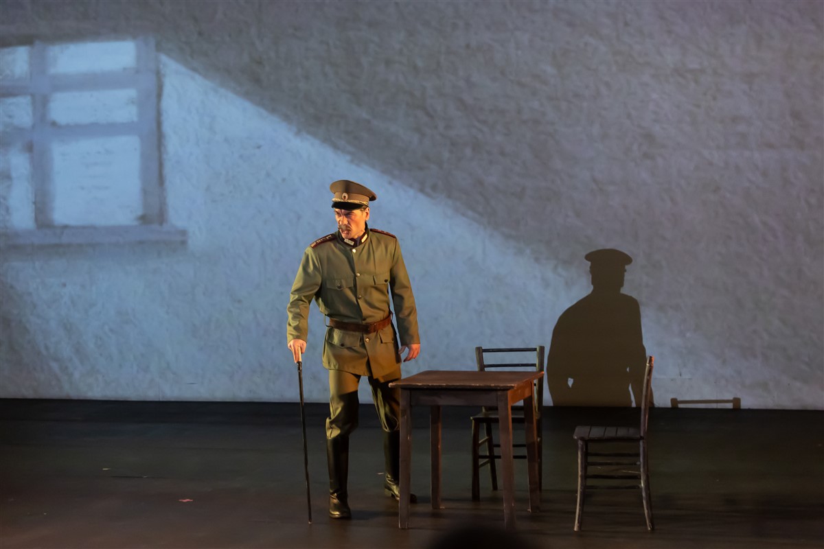 Снимка: КРАДЕЦЪТ НА ПРАСКОВИ