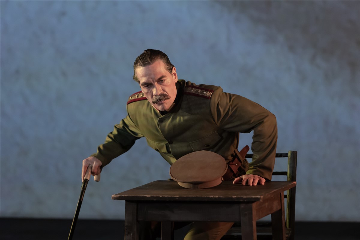 Снимка: КРАДЕЦЪТ НА ПРАСКОВИ