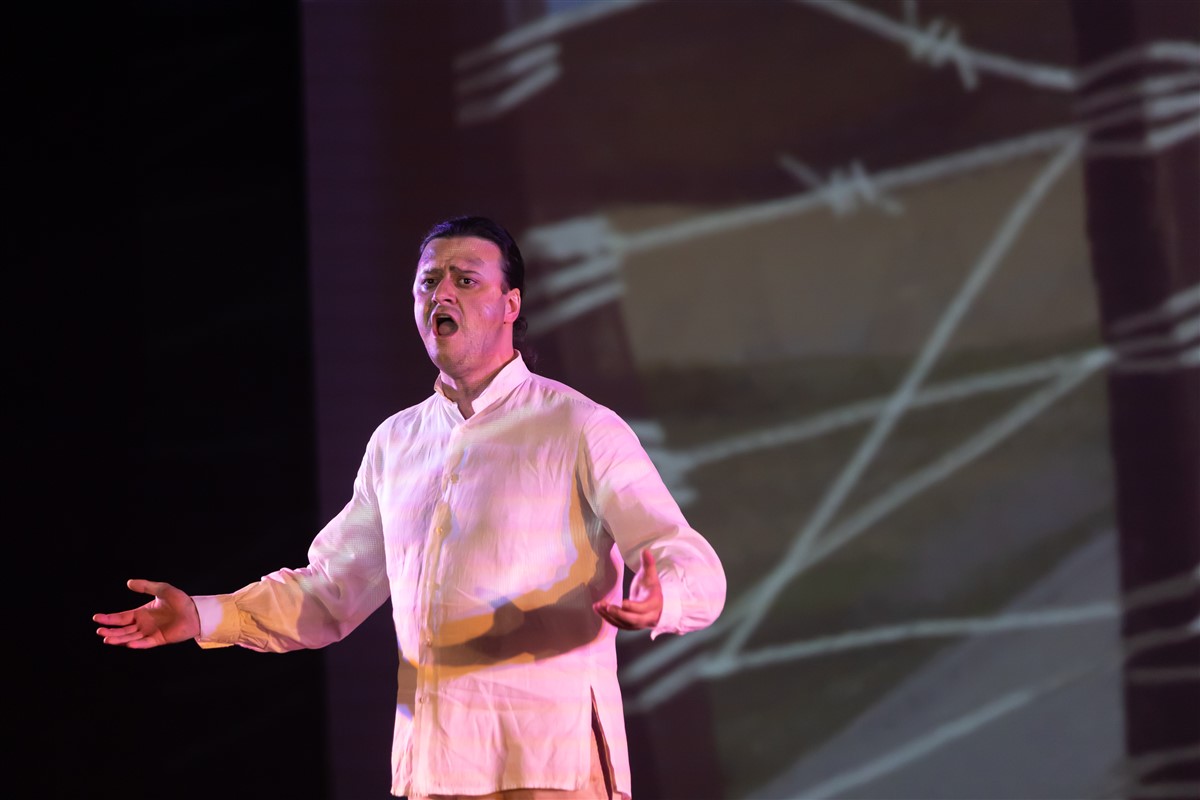 Снимка: КРАДЕЦЪТ НА ПРАСКОВИ