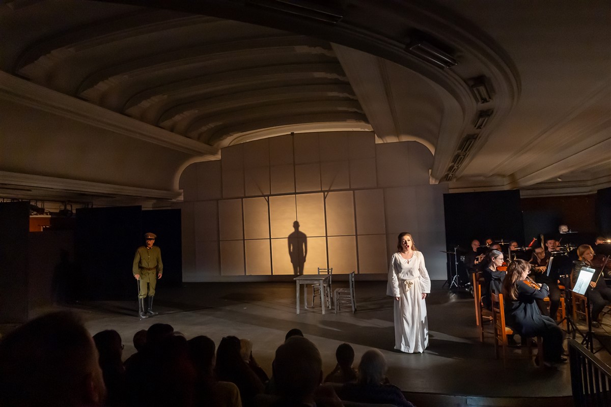 Снимка: КРАДЕЦЪТ НА ПРАСКОВИ