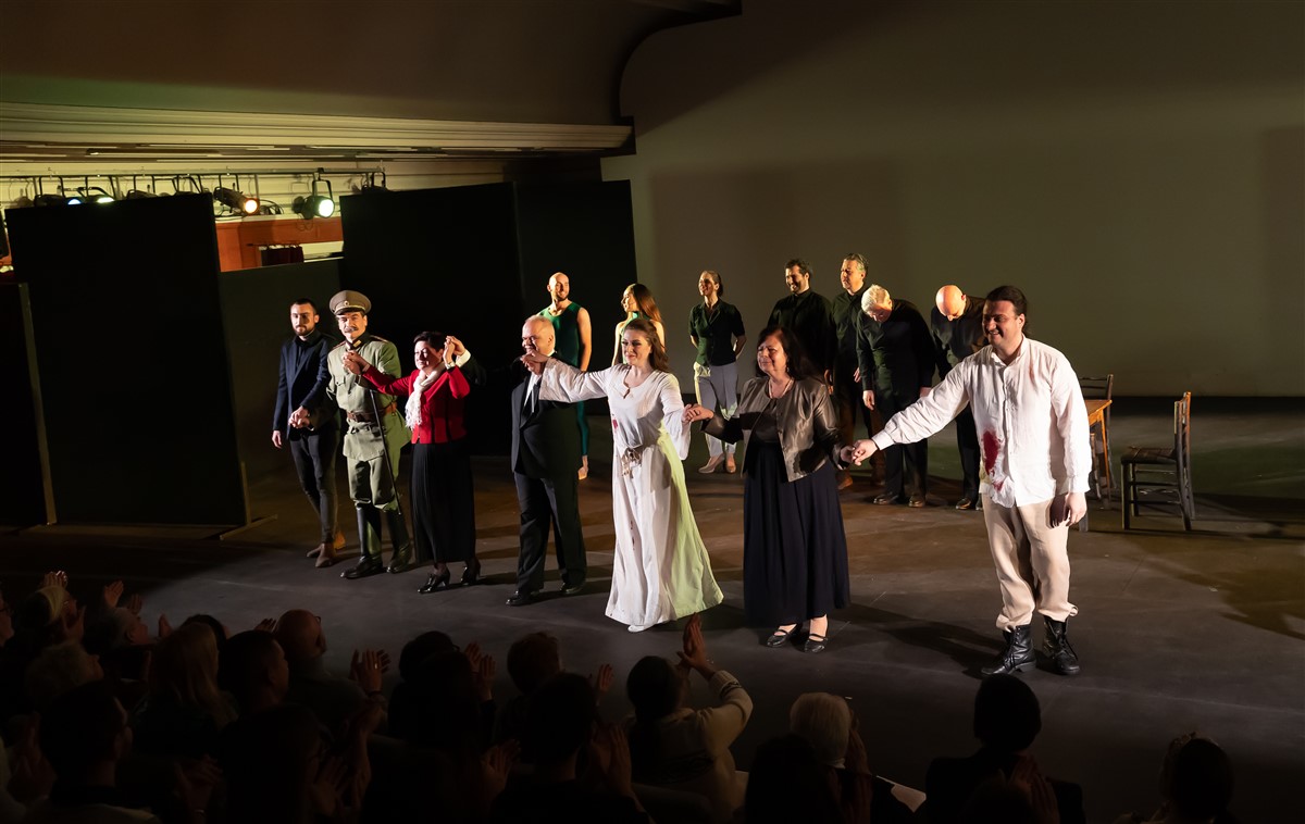 Снимка: КРАДЕЦЪТ НА ПРАСКОВИ