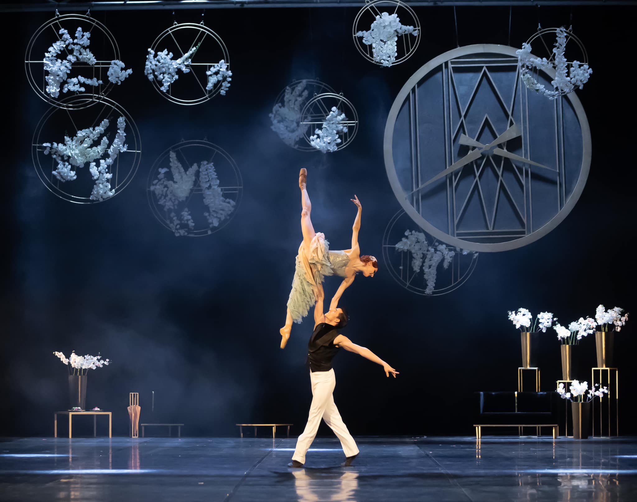 We share photos from the brilliant premiere of the ballet "The Great Gatsby"