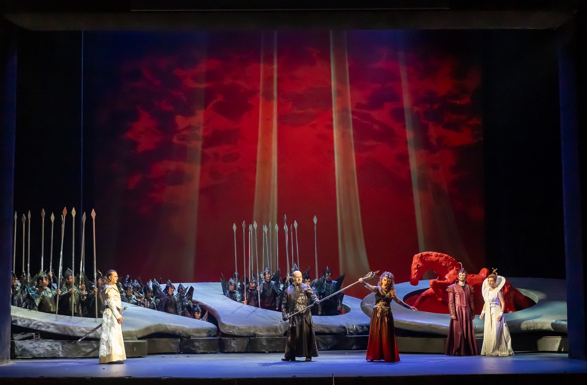 Снимка: ЗАЛЕЗЪТ НА БОГОВЕТЕ / GÖTTERDÄMMERUNG by Richard Wagner