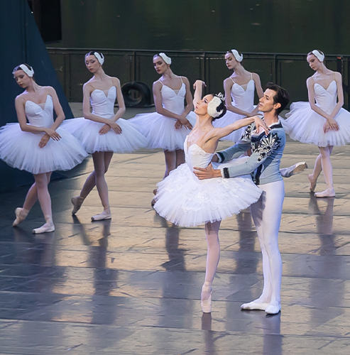 Забележително изпълнение на Катерина Петрова и Цецо Иванов в един от най-популярните фрагменти от балета "Лебедово езеро"