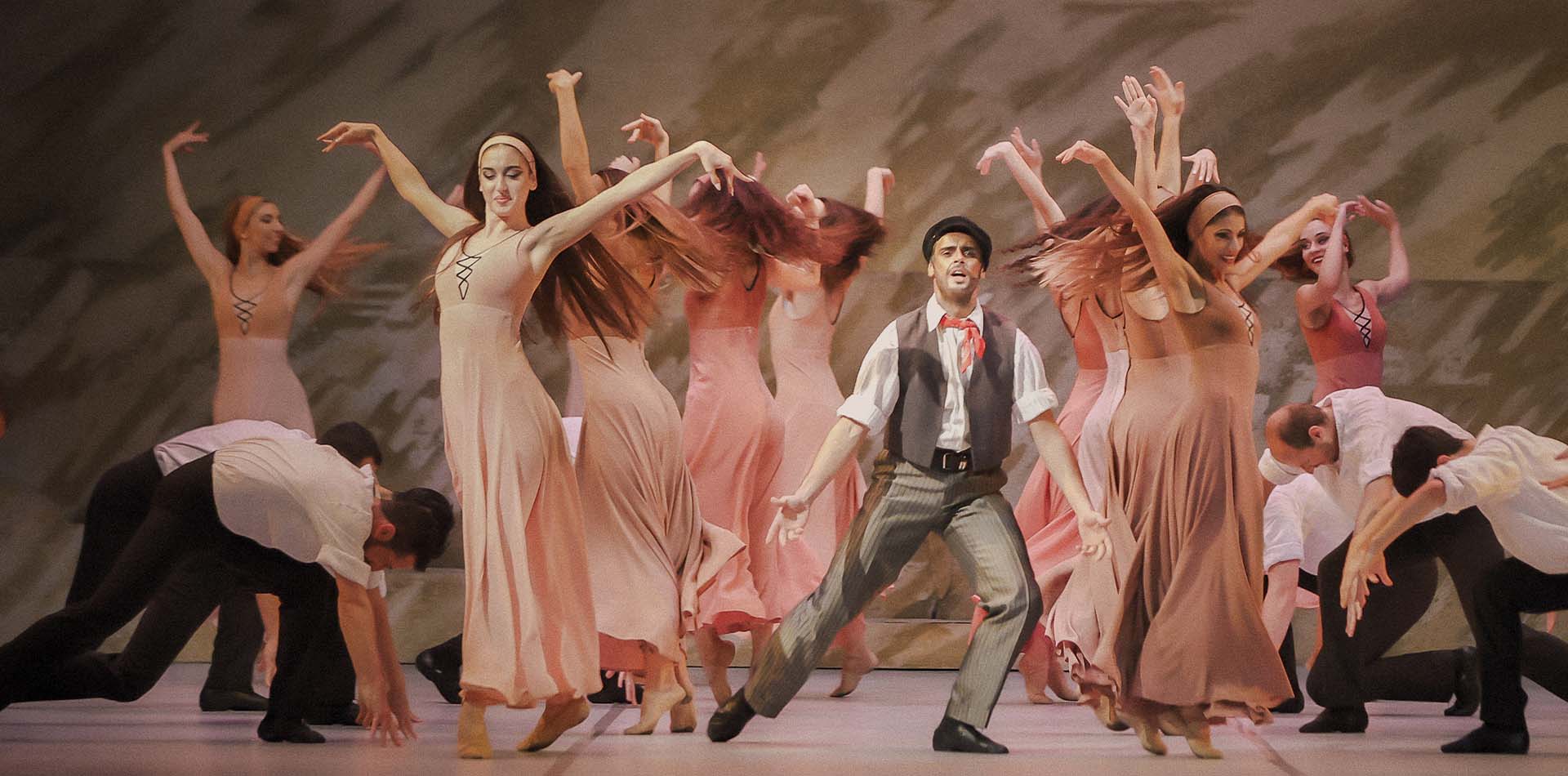 Last night began the series of performances of the ballet "Zorba the Greek"