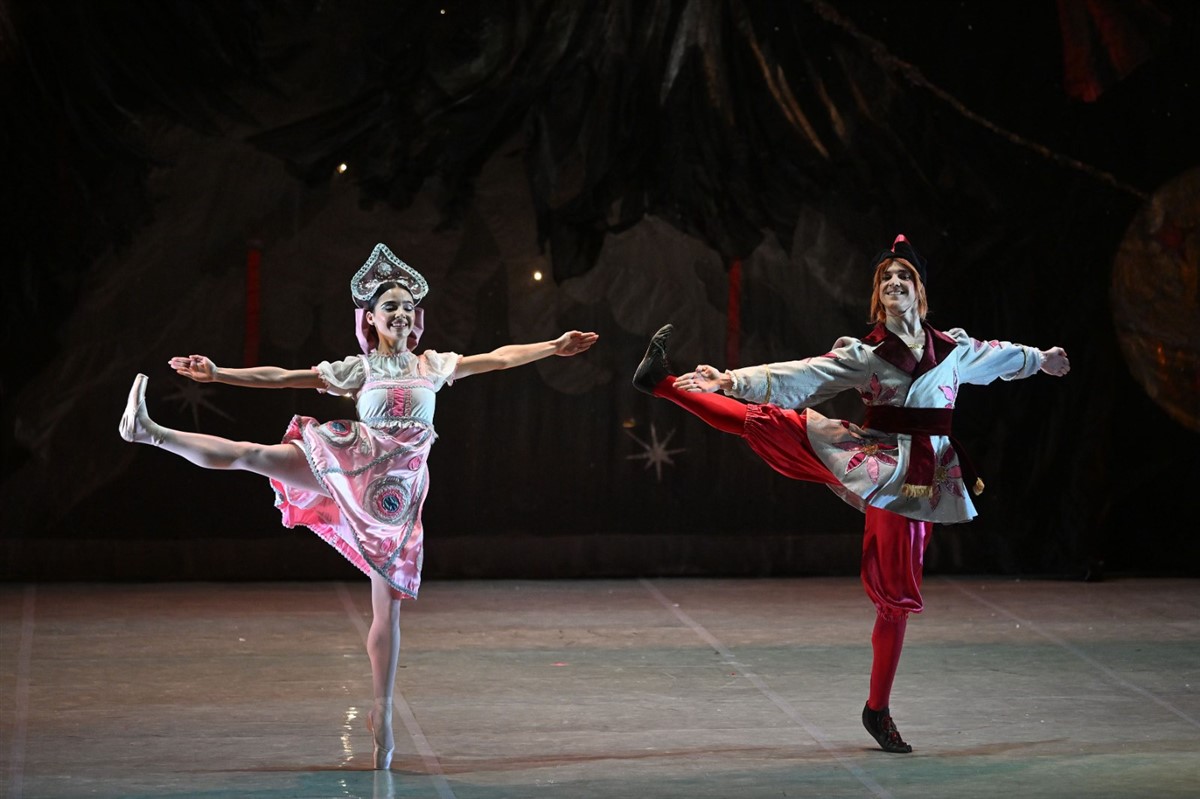 Снимка: Лешникотрошачката на сцената на Teatro Municipale Giuseppe Verdi в Салерно