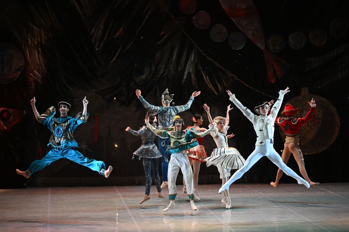 Photo: Лешникотрошачката на сцената на Teatro Municipale Giuseppe Verdi в Салерно