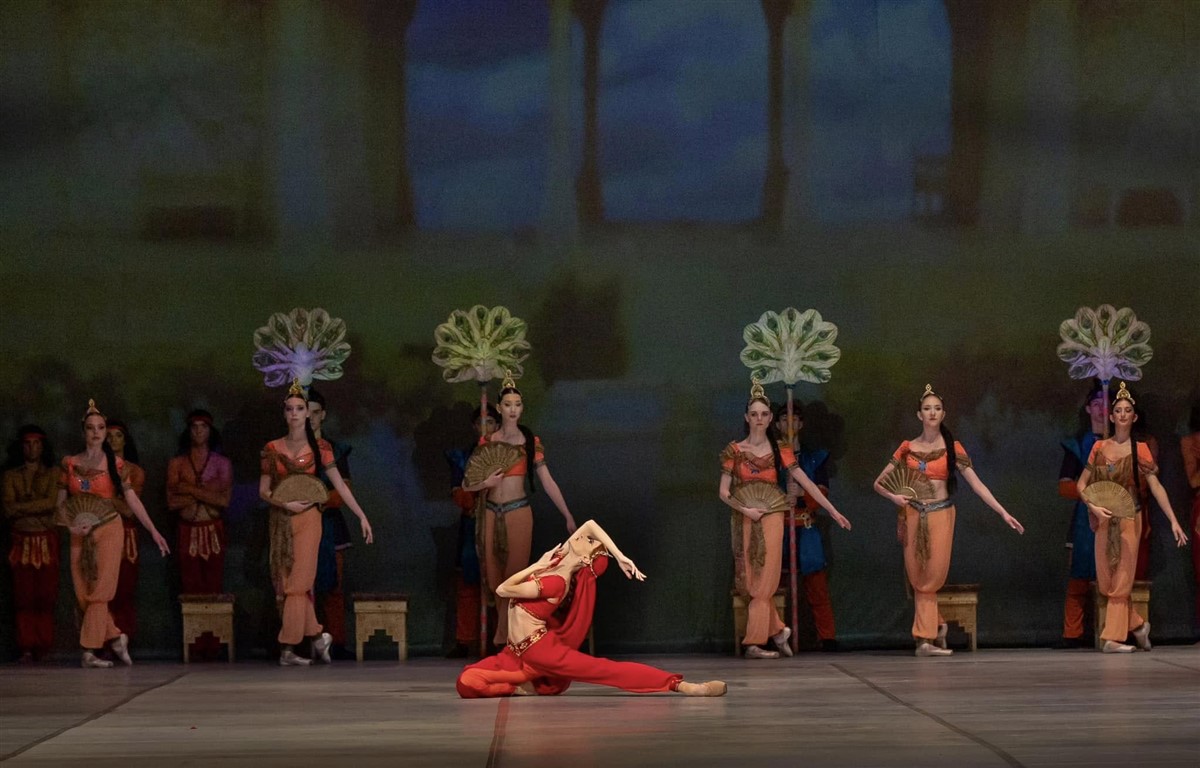 Снимка: БАЯДЕРКА / LA BAYADÈRE Ballet by Ludwig Minkus