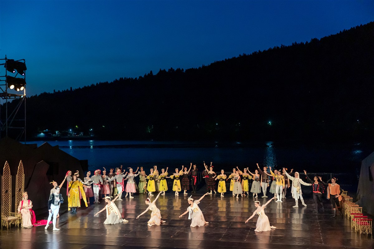 Снимка: ЛЕБЕДОВО ЕЗЕРО / SWAN LAKE by Pyotr Ilyich Tchaikovsky