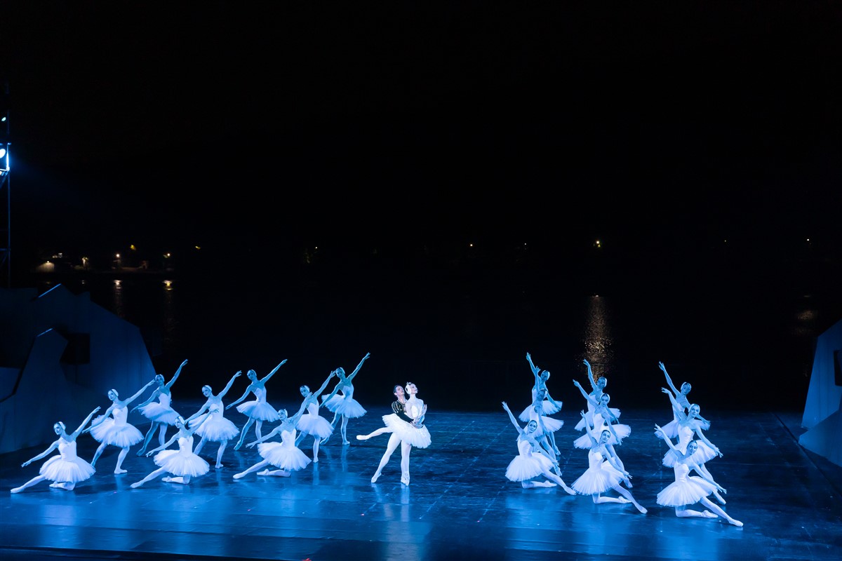 Снимка: ЛЕБЕДОВО ЕЗЕРО / SWAN LAKE by Pyotr Ilyich Tchaikovsky