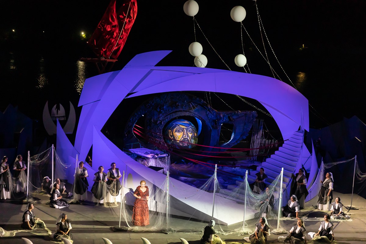 Photo: ЛЕТЯЩИЯТ ХОЛАНДЕЦ / DER FLIEGENDE HOLLÄNDER by Richard Wagner