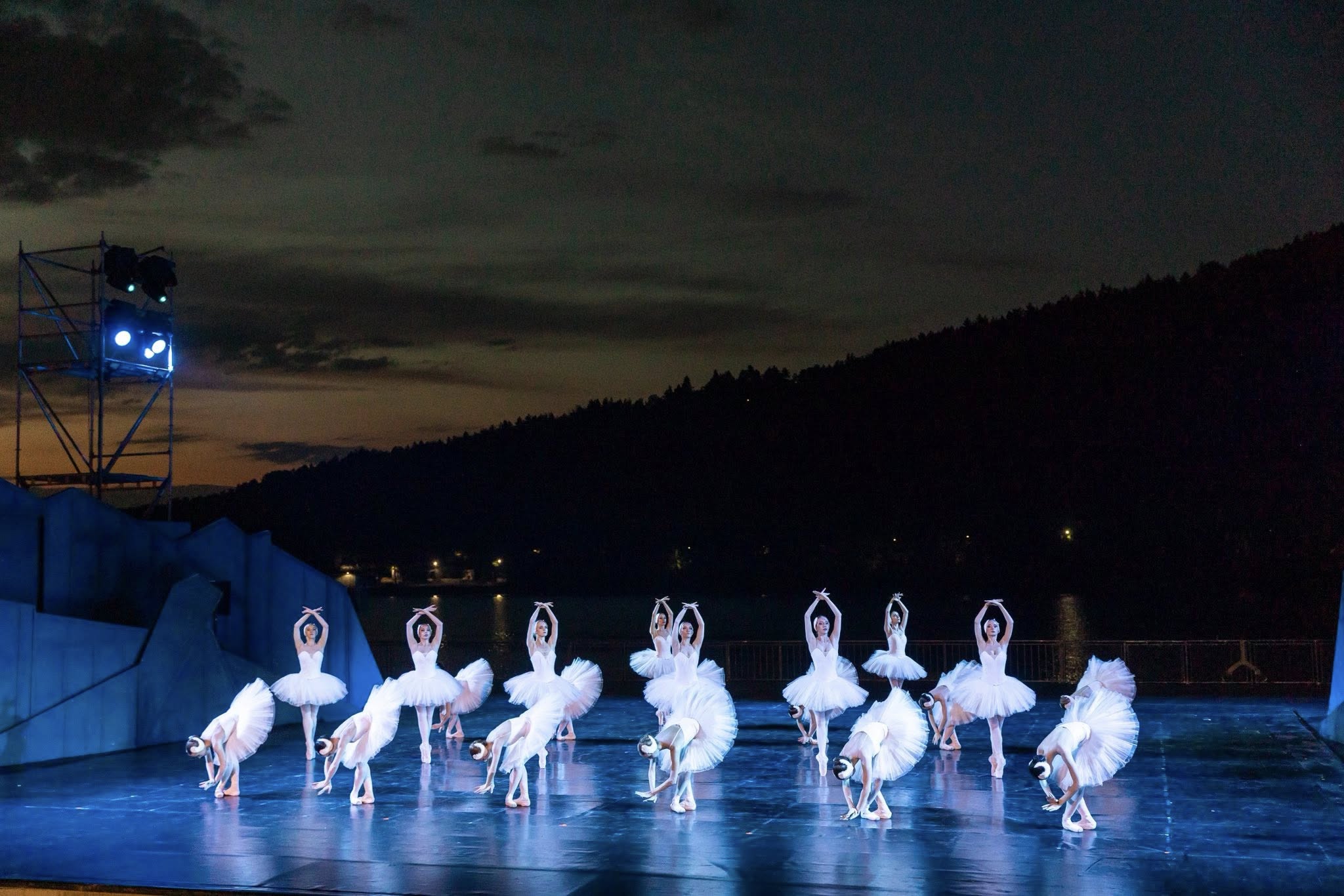Снимка: ЛЕБЕДОВО ЕЗЕРО / SWAN LAKE by Pyotr Ilyich Tchaikovsky