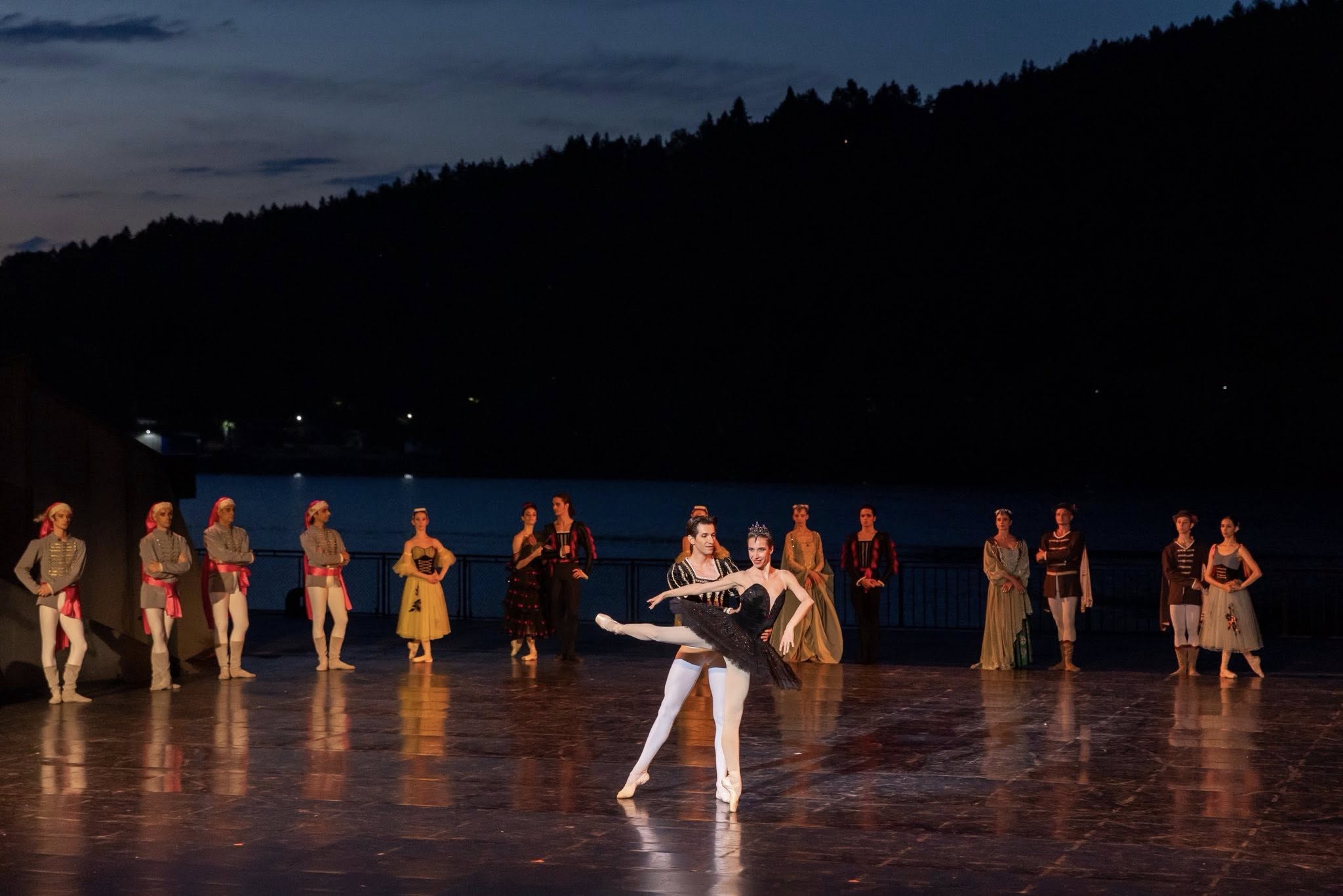Снимка: ЛЕБЕДОВО ЕЗЕРО / SWAN LAKE by Pyotr Ilyich Tchaikovsky