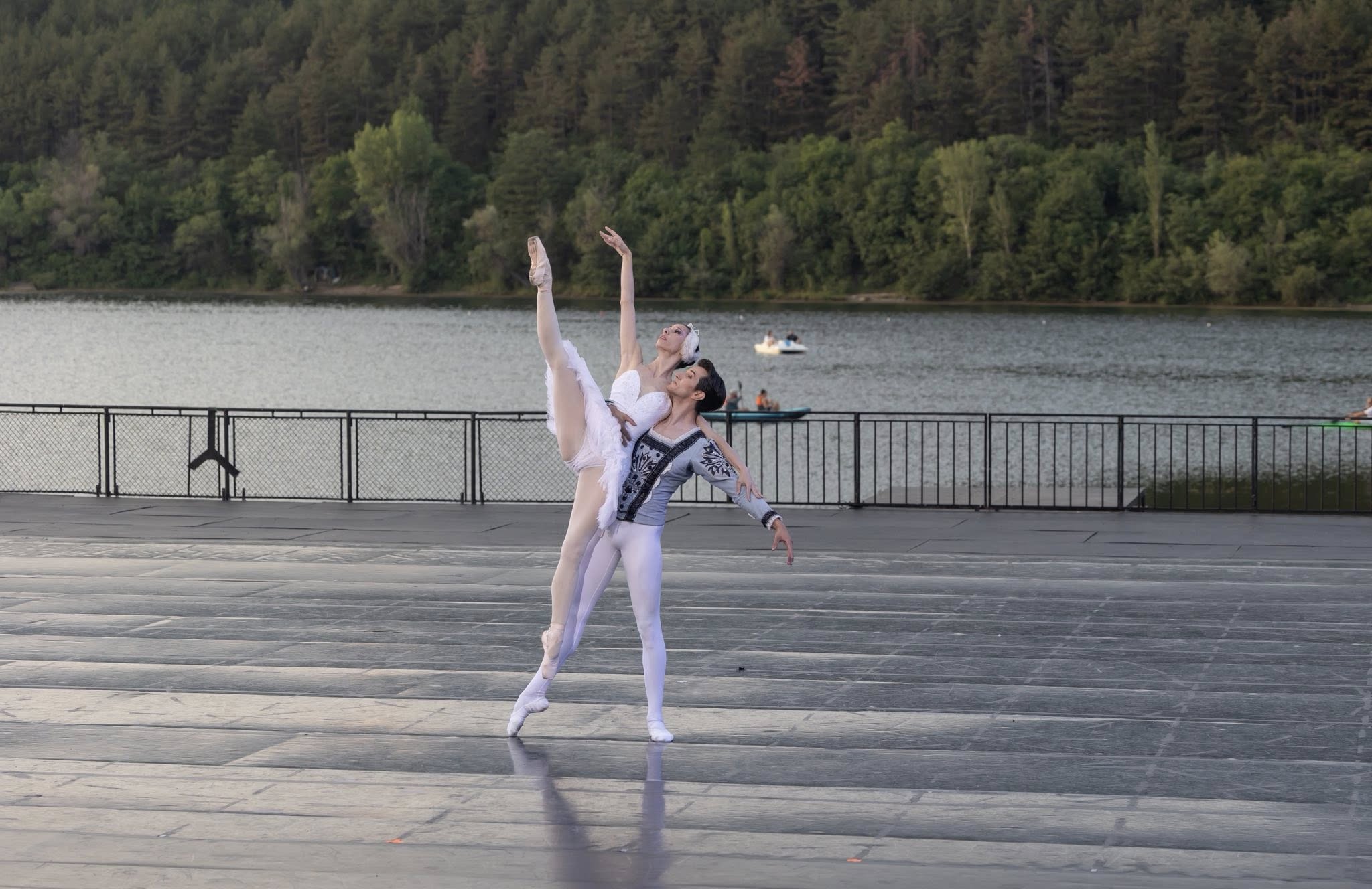 Снимка: ЛЕБЕДОВО ЕЗЕРО / SWAN LAKE by Pyotr Ilyich Tchaikovsky