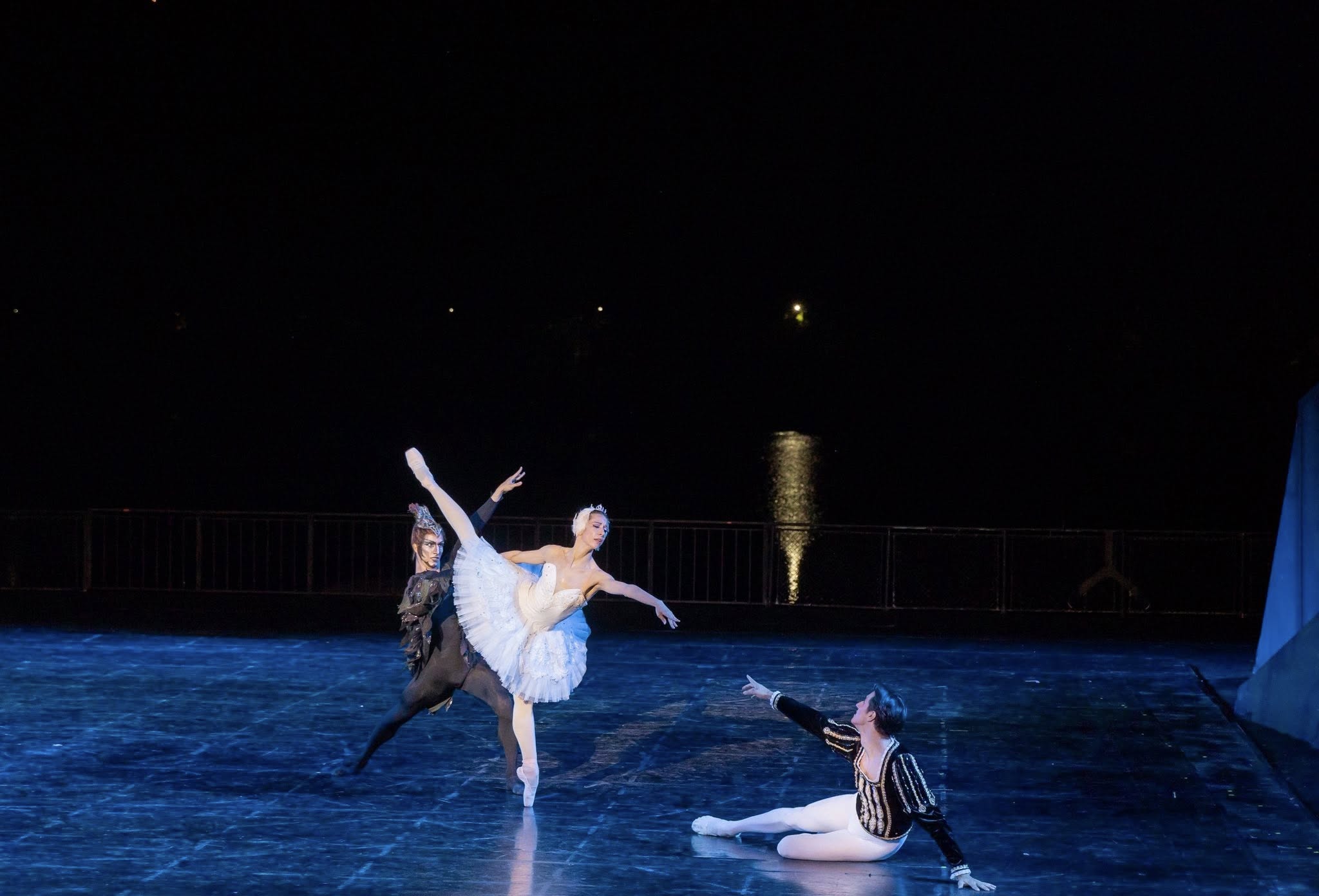 Снимка: ЛЕБЕДОВО ЕЗЕРО / SWAN LAKE by Pyotr Ilyich Tchaikovsky