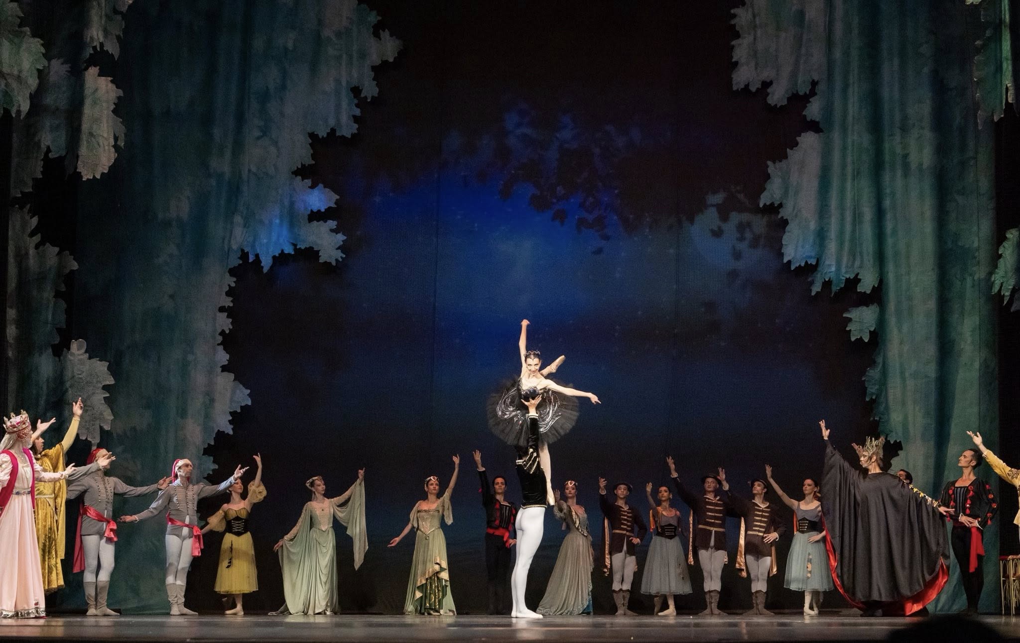 Снимка: ЛЕБЕДОВО ЕЗЕРО / SWAN LAKE by Pyotr Ilyich Tchaikovsky
