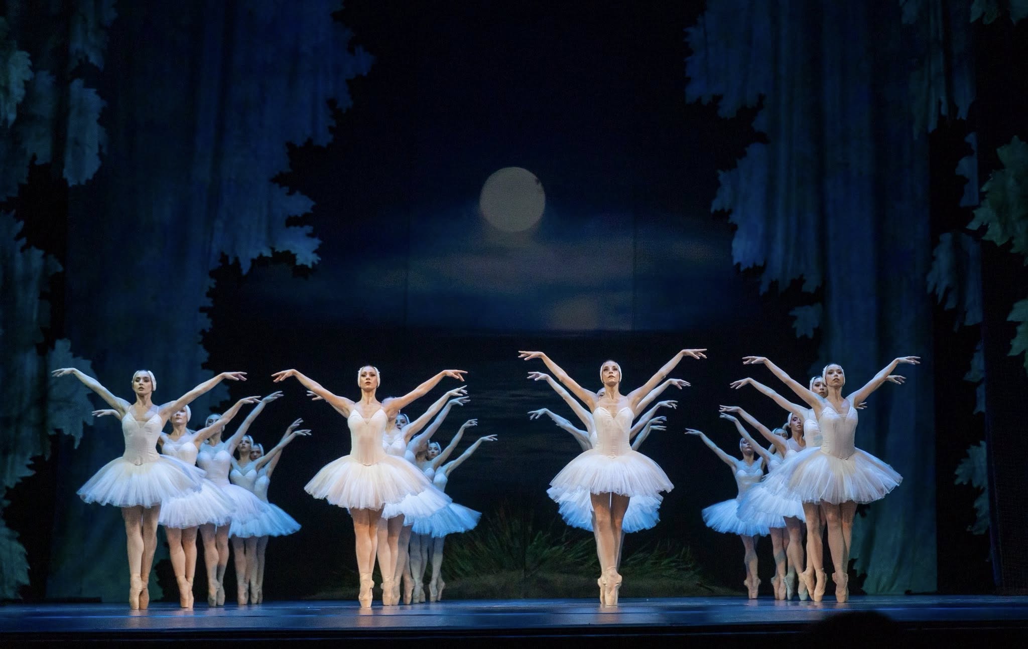 Снимка: ЛЕБЕДОВО ЕЗЕРО / SWAN LAKE by Pyotr Ilyich Tchaikovsky