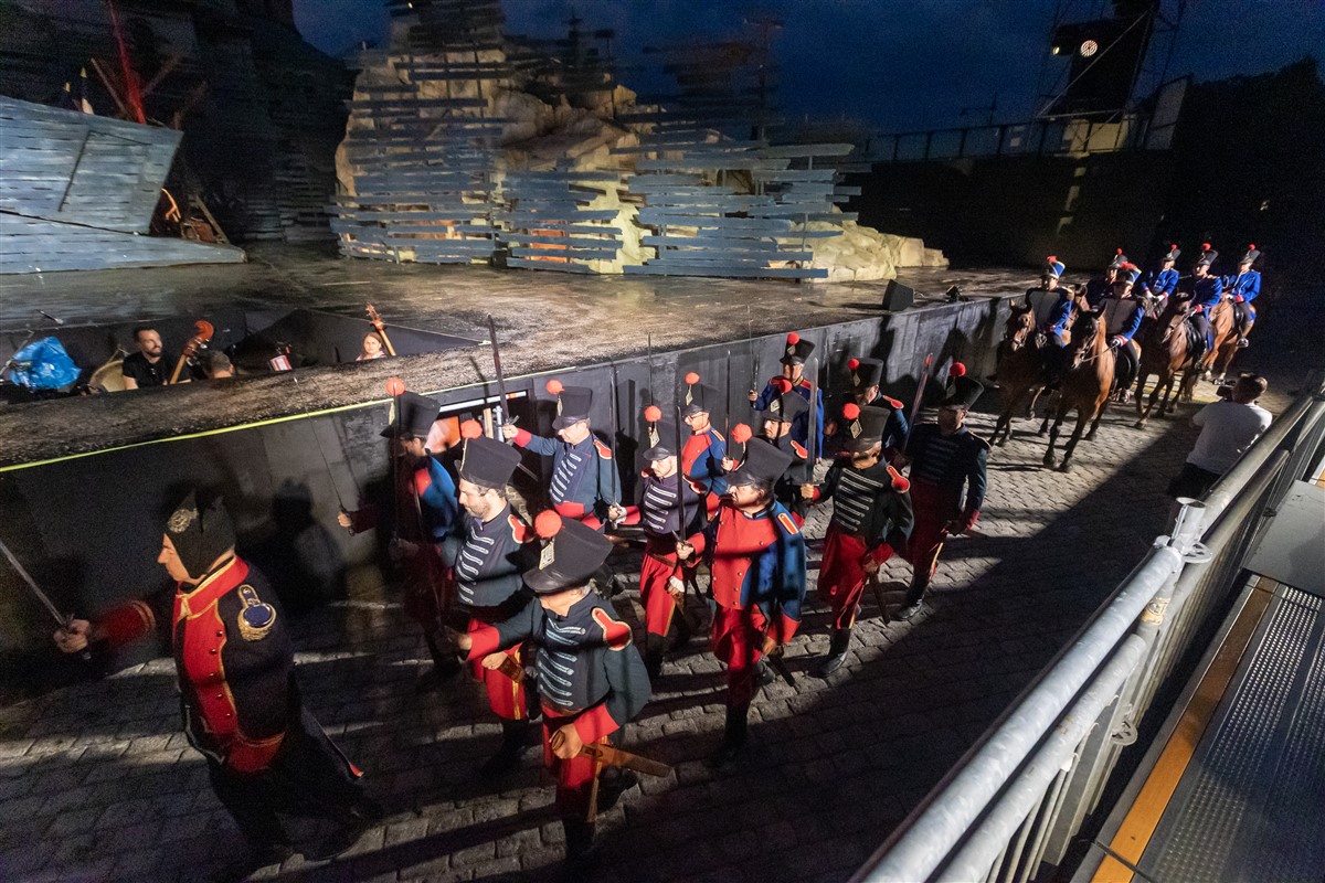 Снимка: КЛЕТНИЦИТЕ / LES MISЕ́RABLES Musical by Claude-Michel Schönberg Alain Boublil