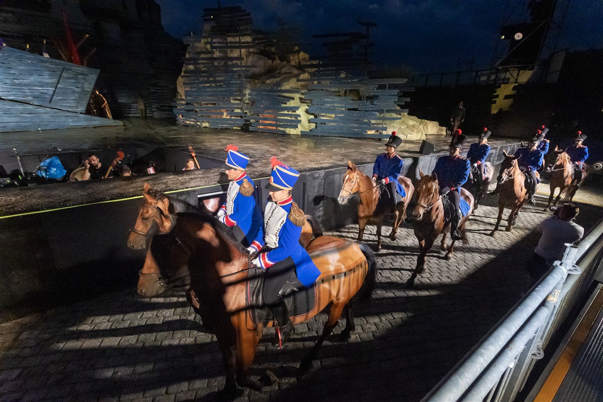 Снимка: КЛЕТНИЦИТЕ / LES MISЕ́RABLES Musical by Claude-Michel Schönberg Alain Boublil