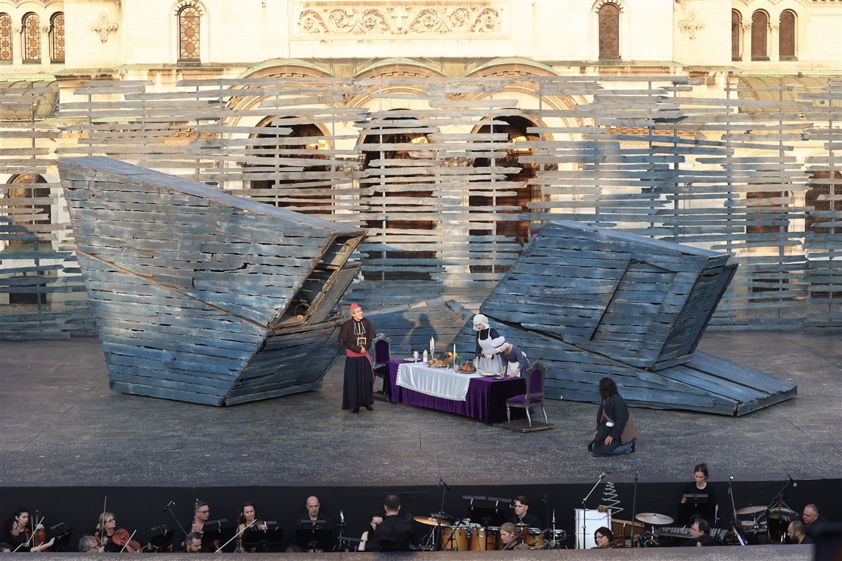 Снимка: КЛЕТНИЦИТЕ / LES MISЕ́RABLES Musical by Claude-Michel Schönberg Alain Boublil