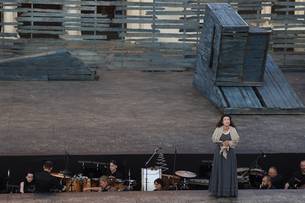 Снимка: КЛЕТНИЦИТЕ / LES MISЕ́RABLES Musical by Claude-Michel Schönberg Alain Boublil