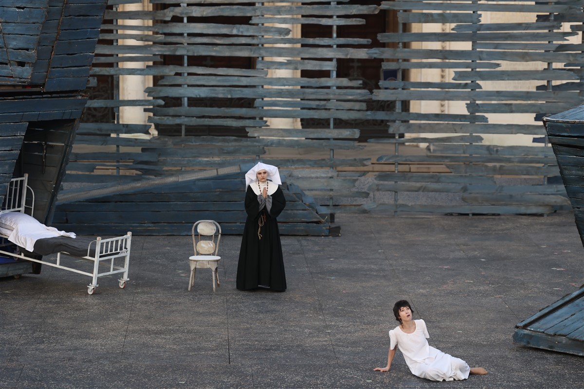 Снимка: КЛЕТНИЦИТЕ / LES MISЕ́RABLES Musical by Claude-Michel Schönberg Alain Boublil