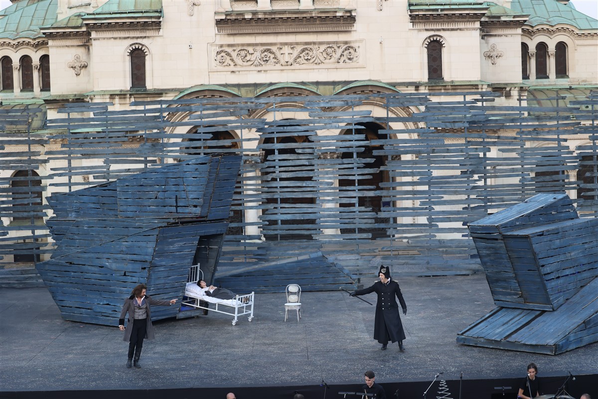 Снимка: КЛЕТНИЦИТЕ / LES MISЕ́RABLES Musical by Claude-Michel Schönberg Alain Boublil