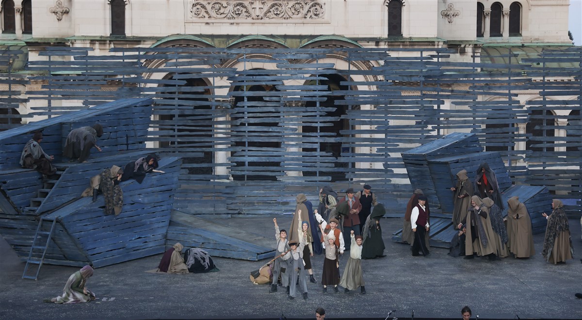 Снимка: КЛЕТНИЦИТЕ / LES MISЕ́RABLES Musical by Claude-Michel Schönberg Alain Boublil