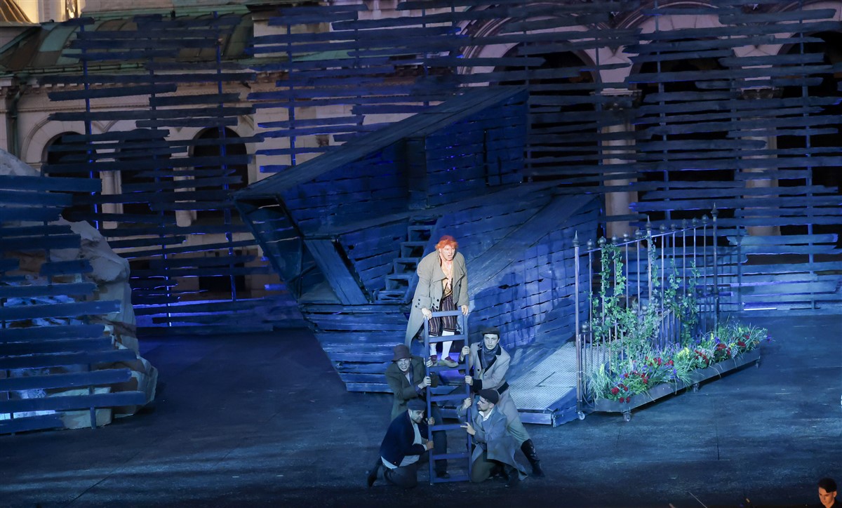 Снимка: КЛЕТНИЦИТЕ / LES MISЕ́RABLES Musical by Claude-Michel Schönberg Alain Boublil