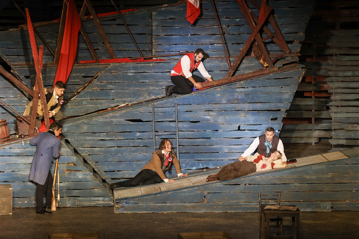 Снимка: КЛЕТНИЦИТЕ / LES MISЕ́RABLES Musical by Claude-Michel Schönberg Alain Boublil