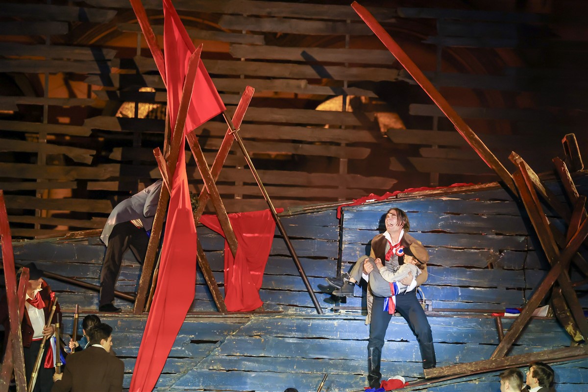 Снимка: КЛЕТНИЦИТЕ / LES MISЕ́RABLES Musical by Claude-Michel Schönberg Alain Boublil