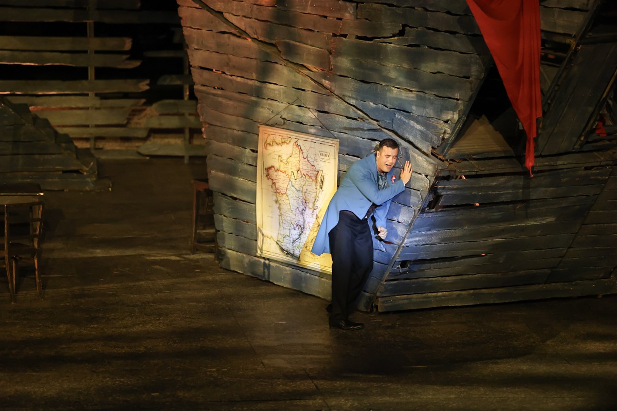 Снимка: КЛЕТНИЦИТЕ / LES MISЕ́RABLES Musical by Claude-Michel Schönberg Alain Boublil