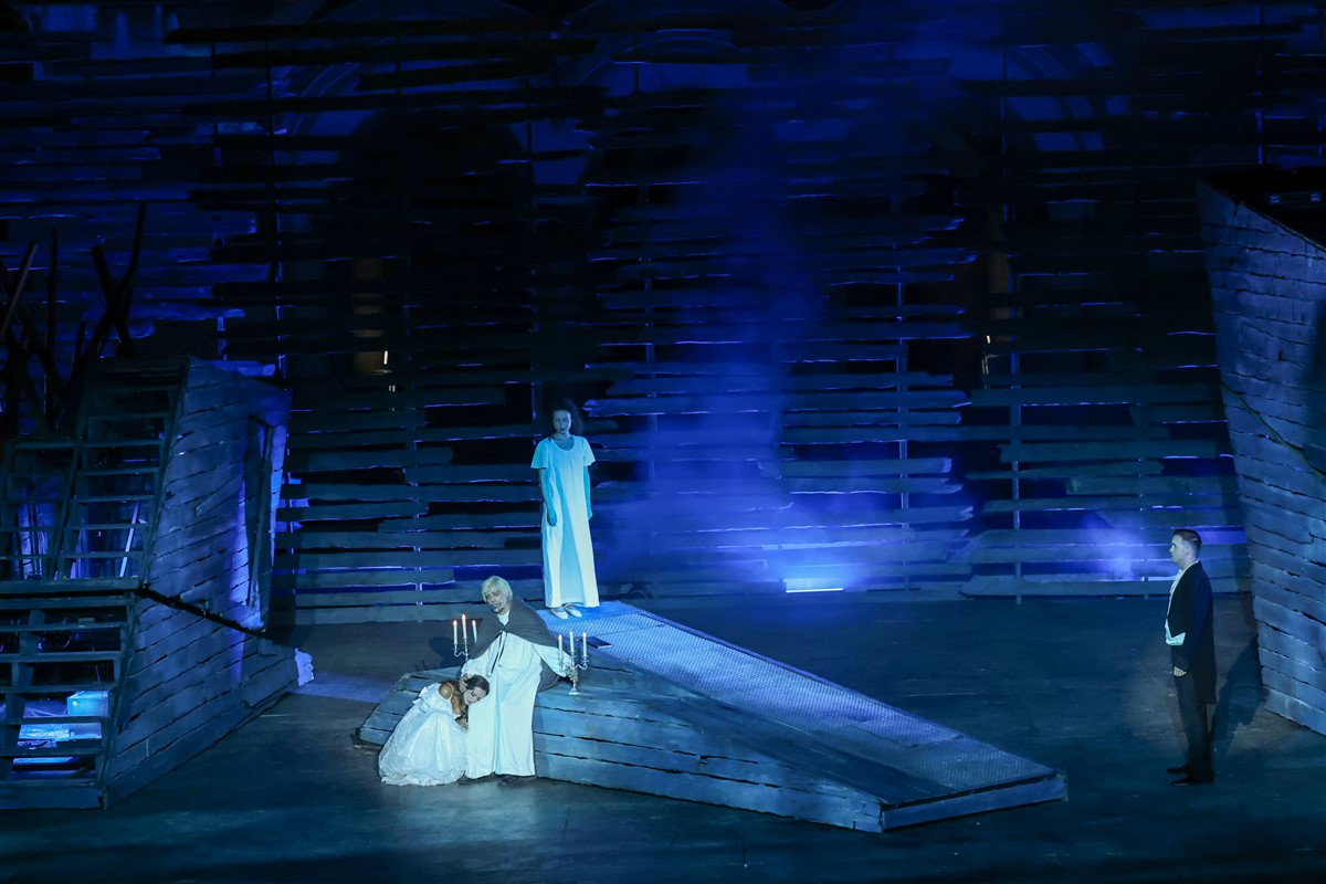 Снимка: КЛЕТНИЦИТЕ / LES MISЕ́RABLES Musical by Claude-Michel Schönberg Alain Boublil