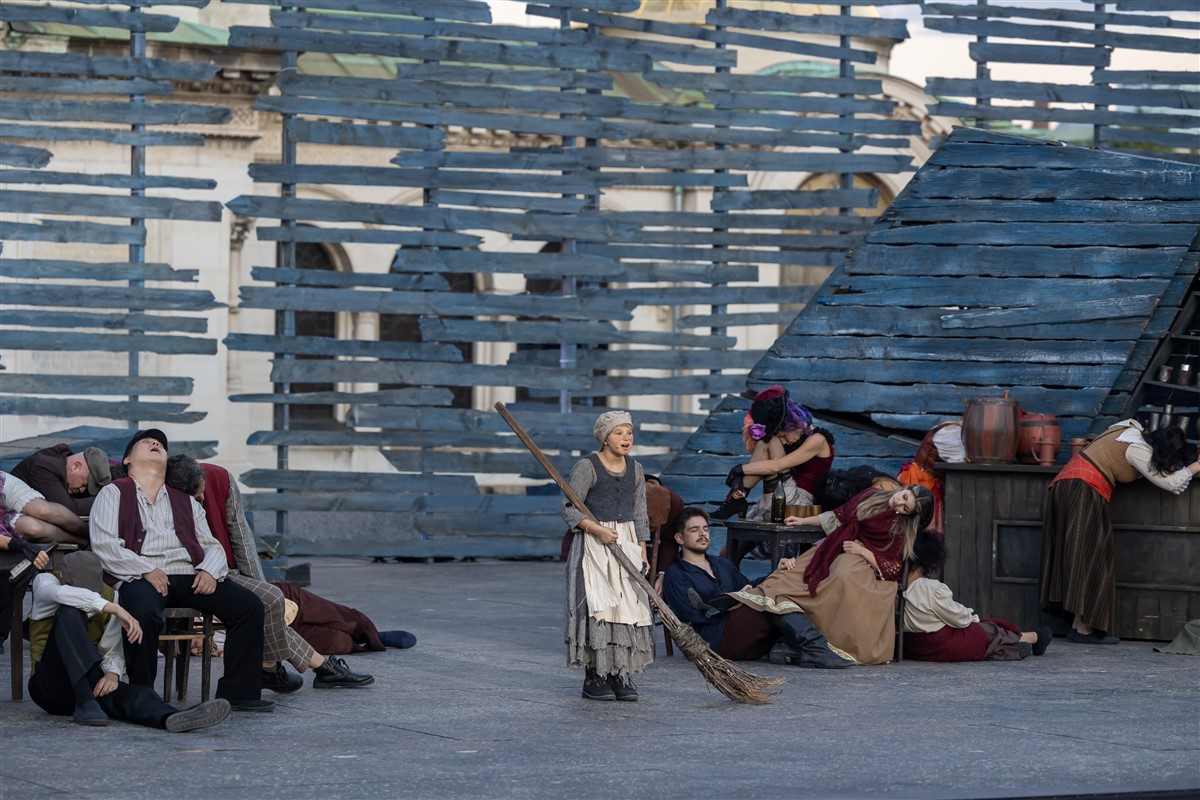 Снимка: КЛЕТНИЦИТЕ / LES MISЕ́RABLES Musical by Claude-Michel Schönberg Alain Boublil