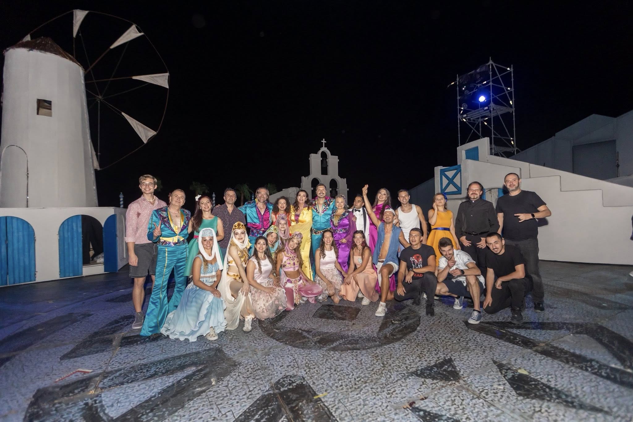 Photo: Шеметен финал на летния сезон на Софийската опера с мюзикъла "Мамма миа!" на откритата сцена на езерото Панчарево 💙