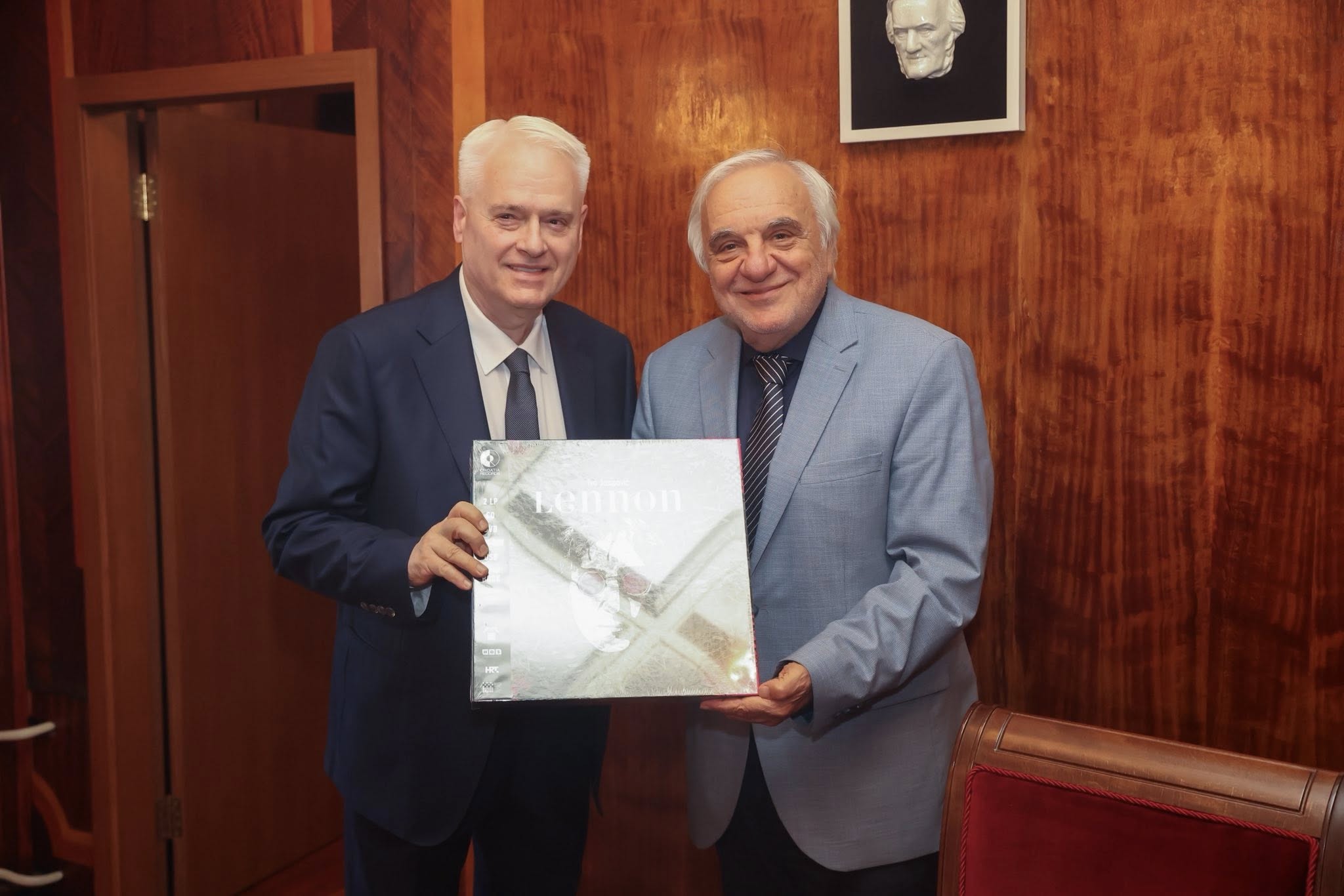 Снимка: ЛЕНЪН / LENNON by Ivo Josipović