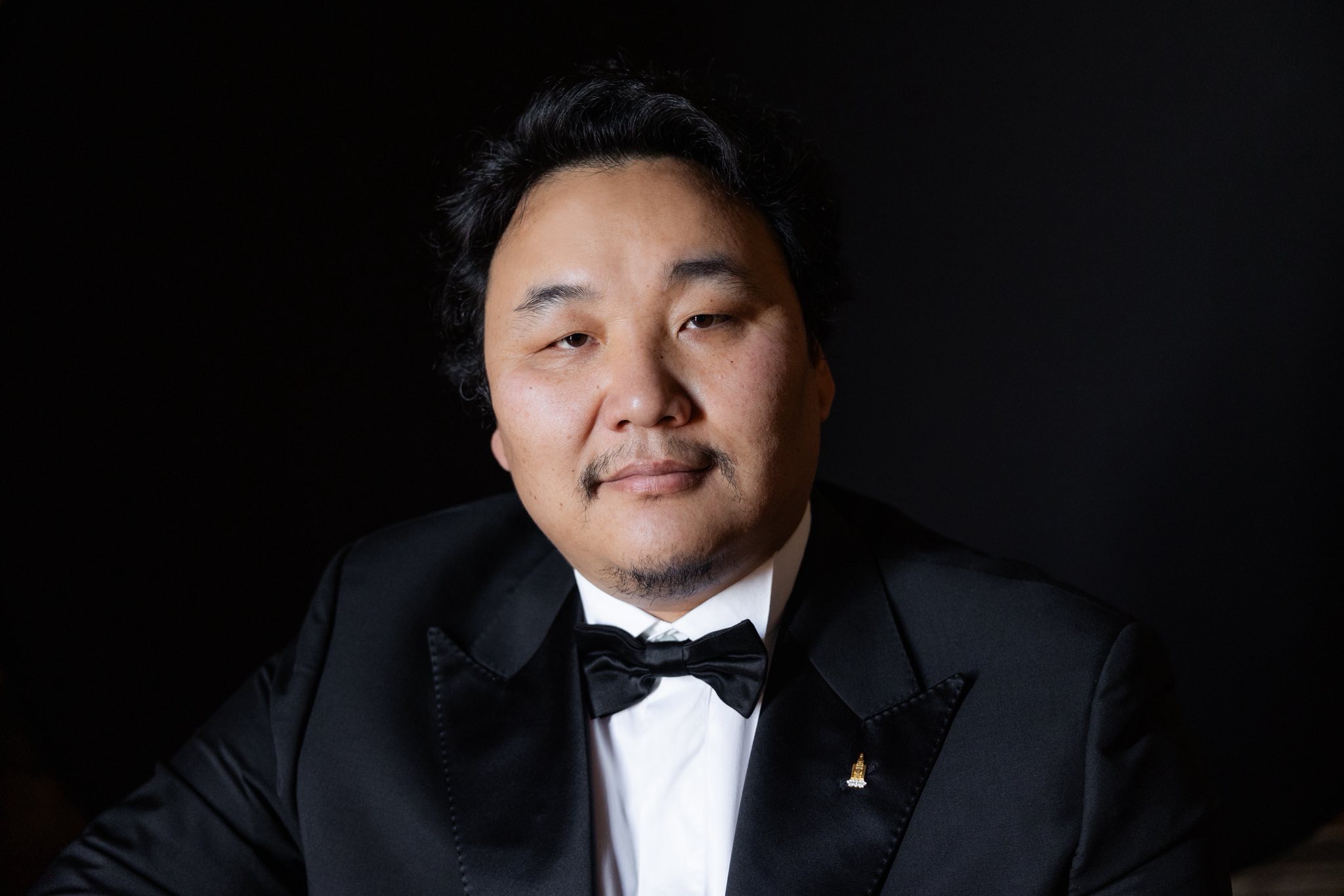 Най-търсеният днес баритон Амартувшин Енхбат дебютира в „Риголето“ на сцената на Софийската опера! ✨