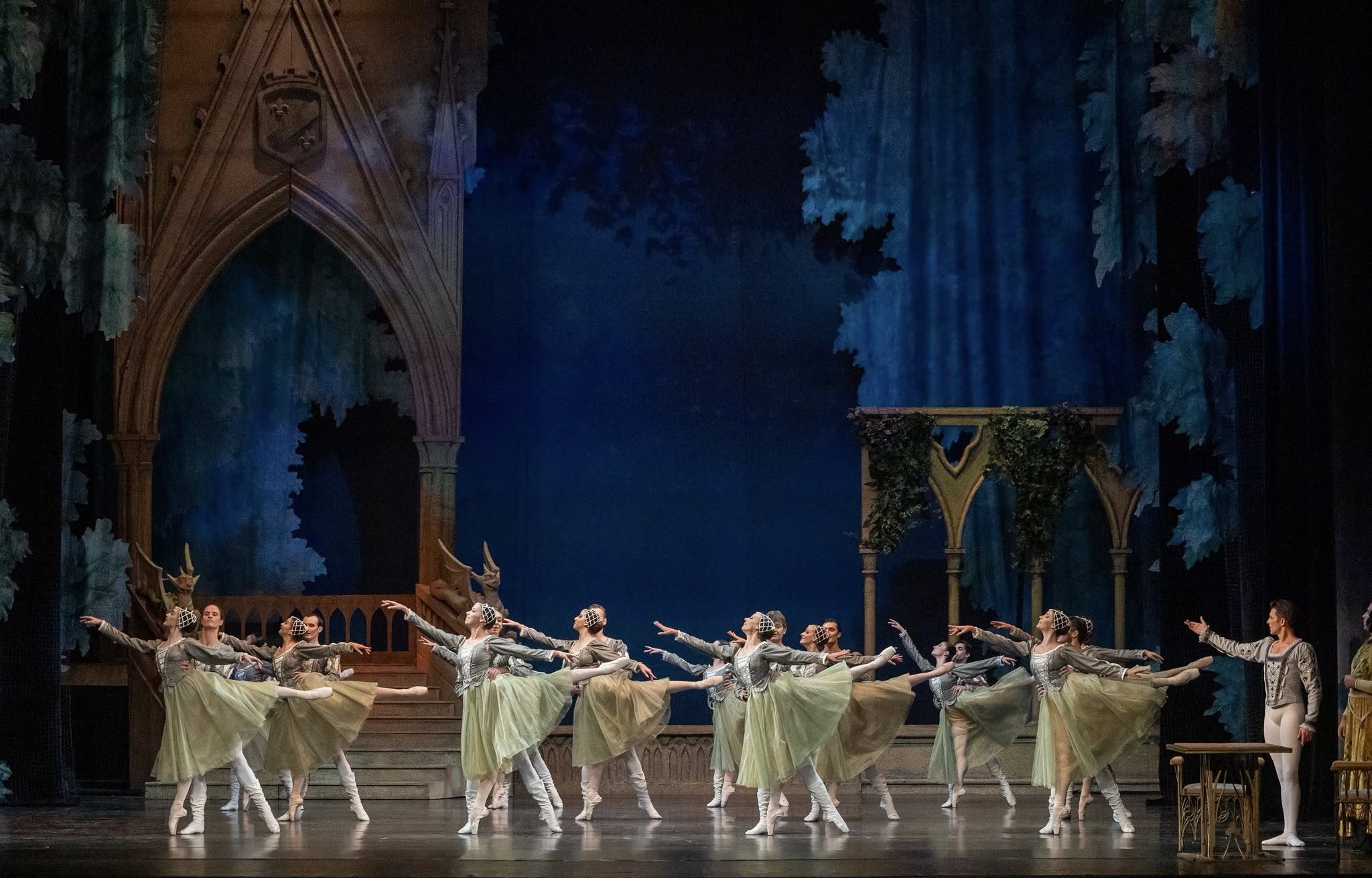 Снимка: ЛЕБЕДОВО ЕЗЕРО / SWAN LAKE by Pyotr Ilyich Tchaikovsky