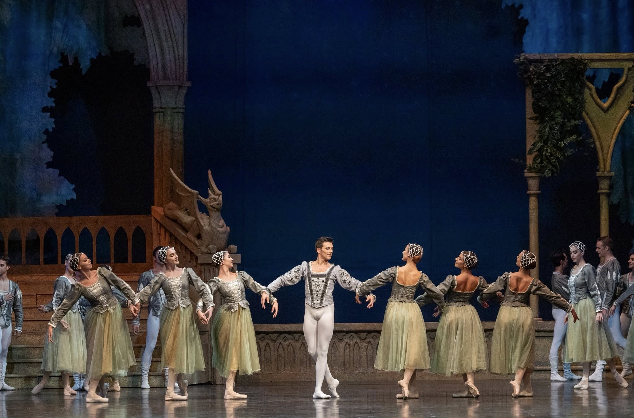 Снимка: ЛЕБЕДОВО ЕЗЕРО / SWAN LAKE by Pyotr Ilyich Tchaikovsky