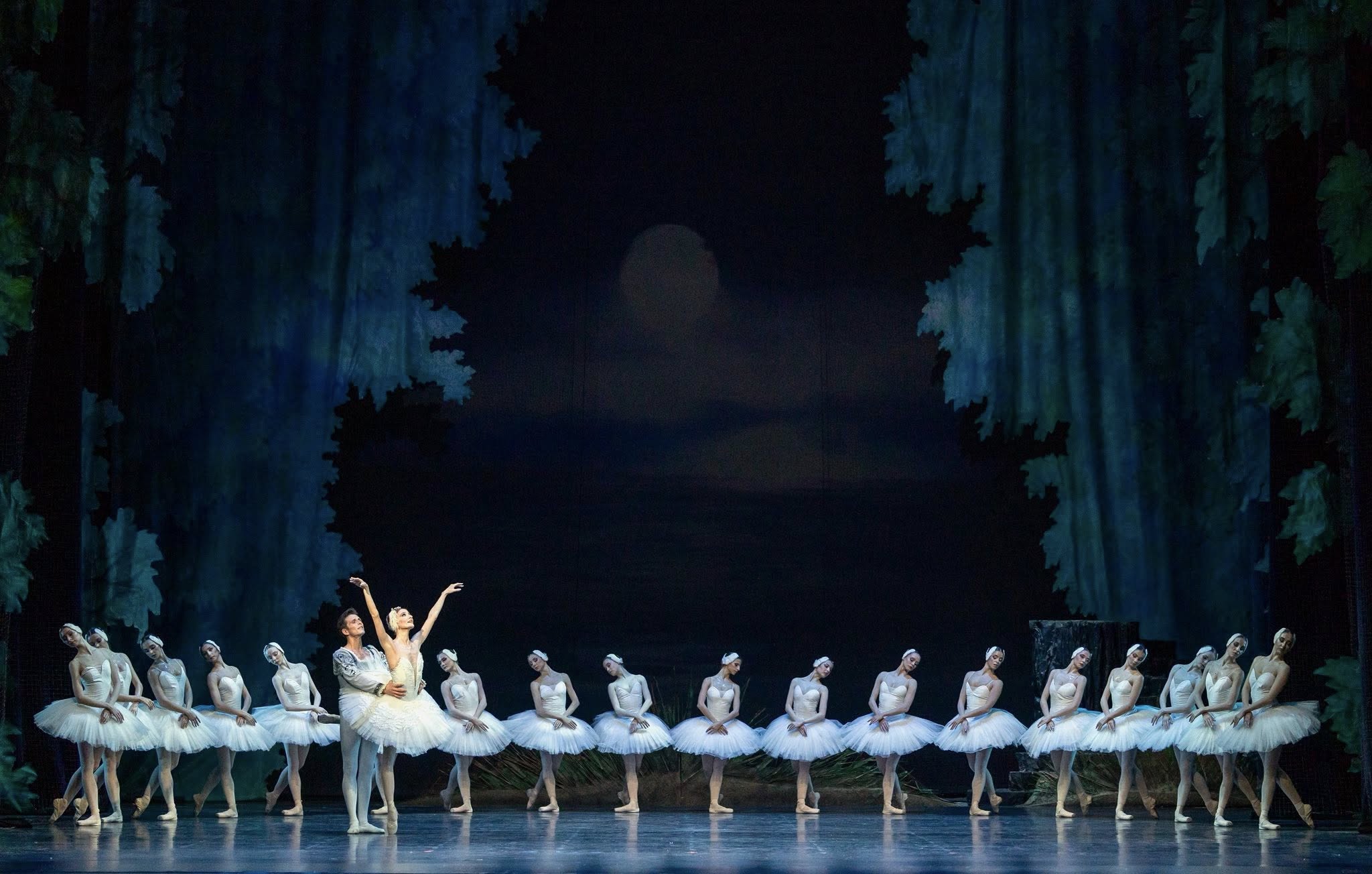 Снимка: ЛЕБЕДОВО ЕЗЕРО / SWAN LAKE by Pyotr Ilyich Tchaikovsky