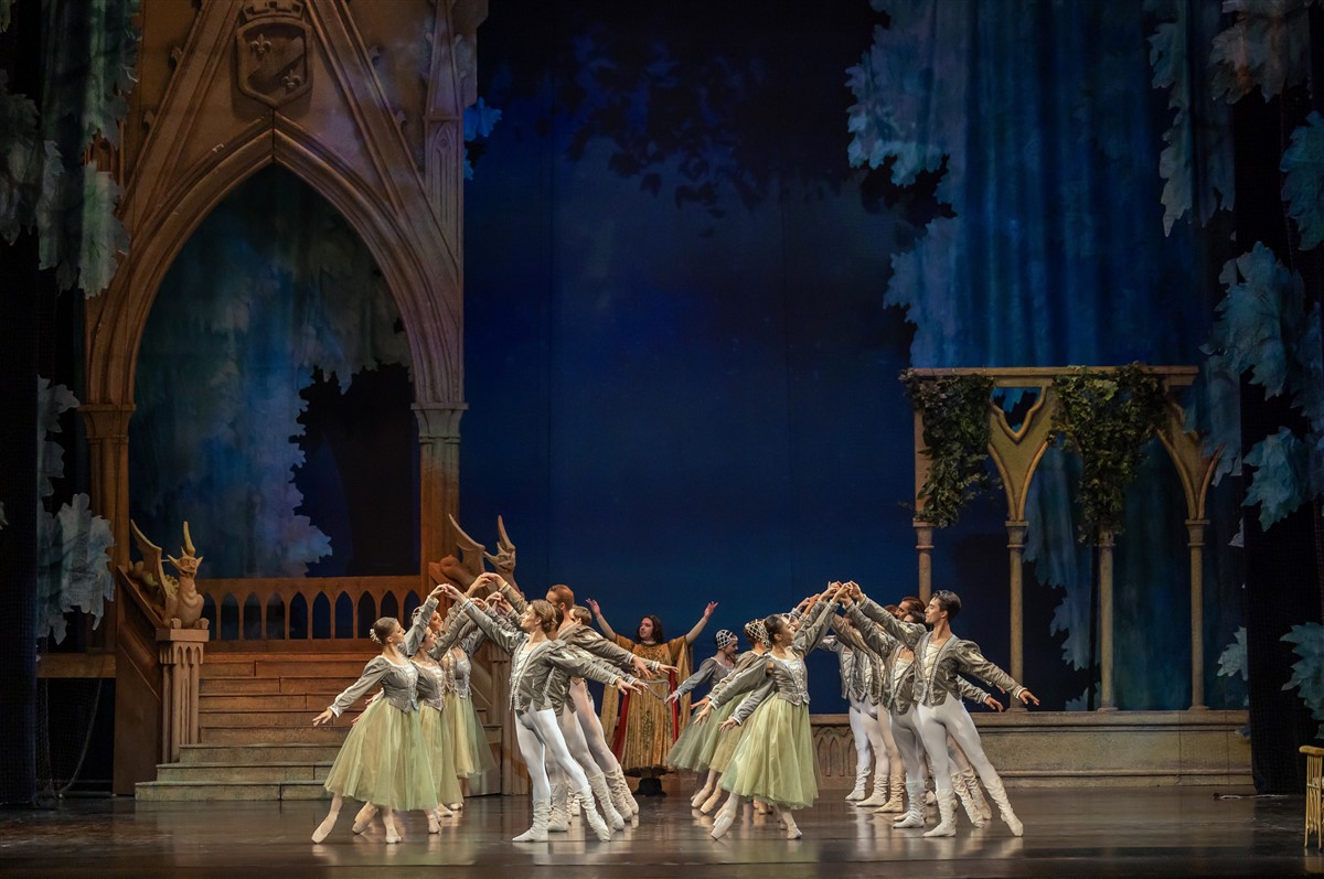 Photo: ЛЕБЕДОВО ЕЗЕРО / SWAN LAKE by Pyotr Ilyich Tchaikovsky