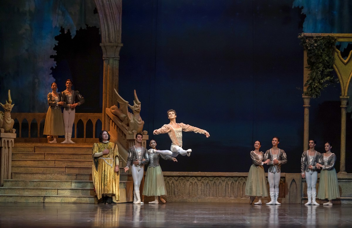 Photo: ЛЕБЕДОВО ЕЗЕРО / SWAN LAKE by Pyotr Ilyich Tchaikovsky