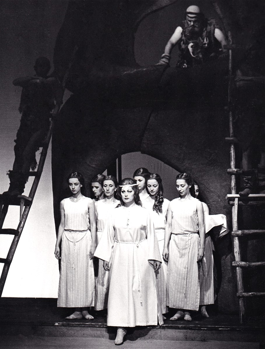 Снимка: Стефка Евстатиева - Ахинора - Хан Аспарух 1981