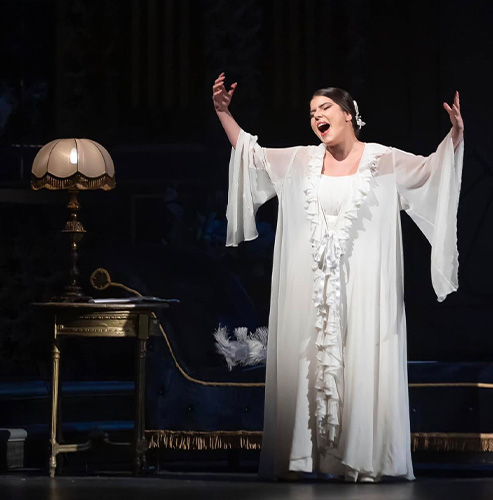 Мила Михова като Виолета в „Травиата“! ✨🎭