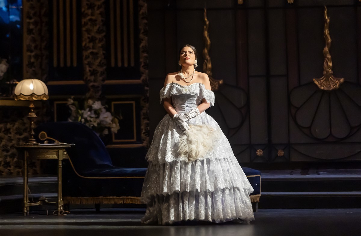 Мила Михова