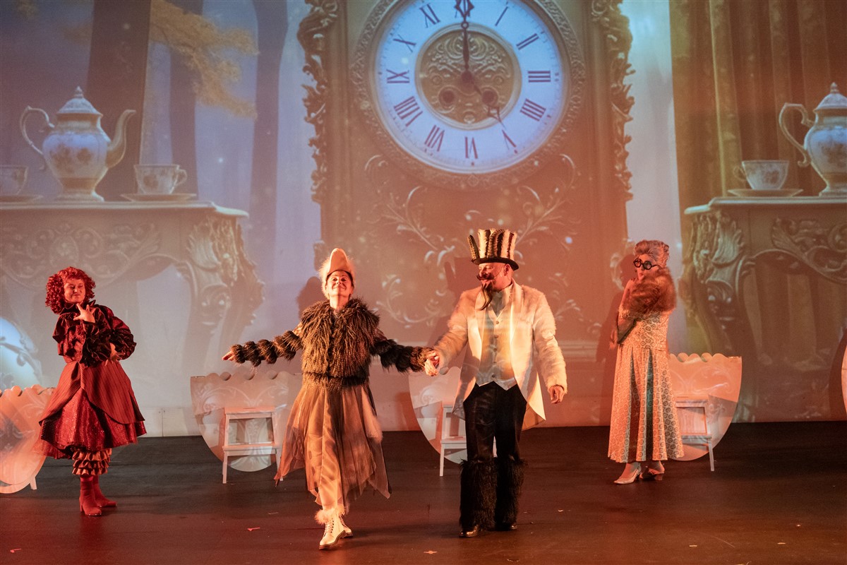 Снимка: ГРОЗНОТО ПАТЕНЦЕ / THE UGLY DUCKLING